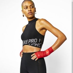 Nike PRO intertwist crop top